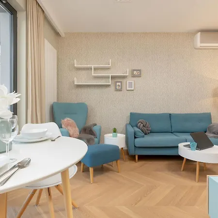 Bright Blue With Balcony, Parking And Air Conditioning In By Renters Apartament Warszawa