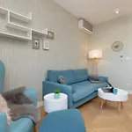Διαμέρισμα Bright Blue With Balcony, Parking And Air Conditioning In By Renters *