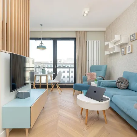 Bright Blue With Balcony, Parking And Air Conditioning In By Renters * ורשה