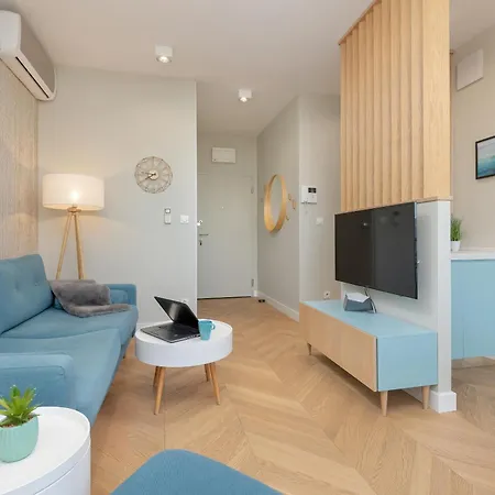דירה Bright Blue With Balcony, Parking And Air Conditioning In By Renters *