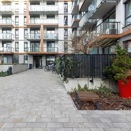Bright Blue With Balcony, Parking And Air Conditioning In By Renters *