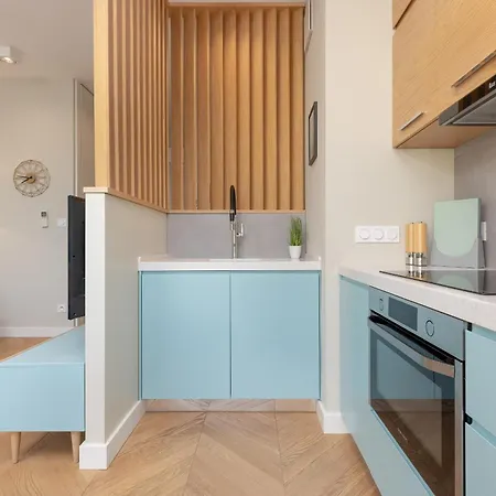 Bright Blue With Balcony, Parking And Air Conditioning In By Renters *