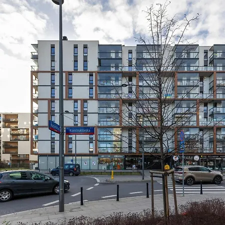 Bright Blue With Balcony, Parking And Air Conditioning In By Renters