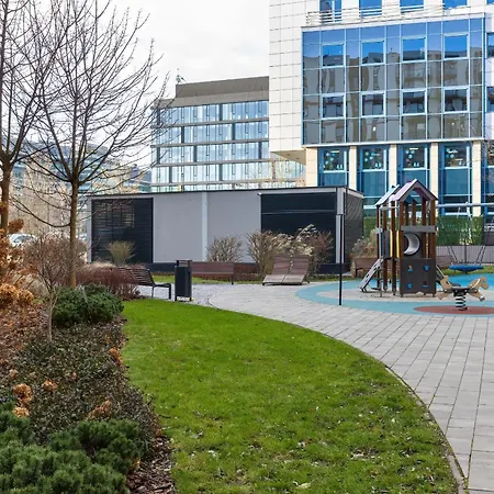 Bright Blue With Balcony, Parking And Air Conditioning In By Renters Varsovie