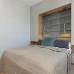Bright Blue With Balcony, Parking And Air Conditioning In By Renters 바르샤바