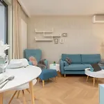 Bright Blue With Balcony, Parking And Air Conditioning In By Renters 아파트 바르샤바